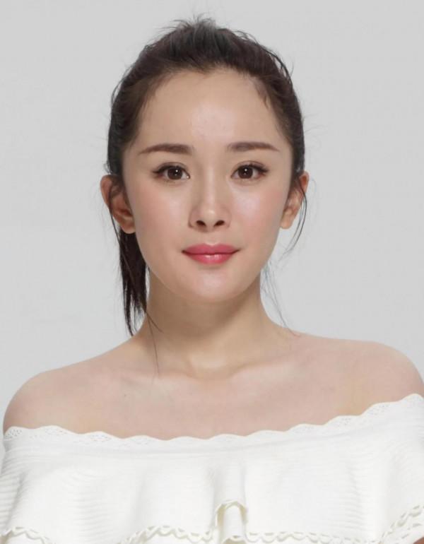 楊冪某品牌廣告定妝照