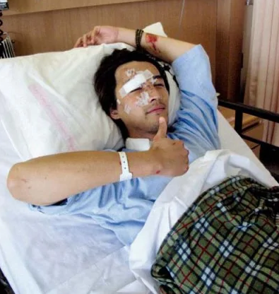 23歲爆紅27歲車禍，靠實力翻紅，十幾年默默做公益，胡歌成名史