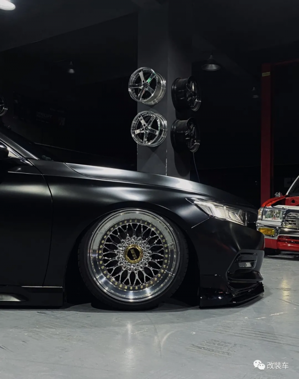 姿態風本田十代雅閣，自己踏進&quot;改裝坑&quot;還要拉兒子下水？