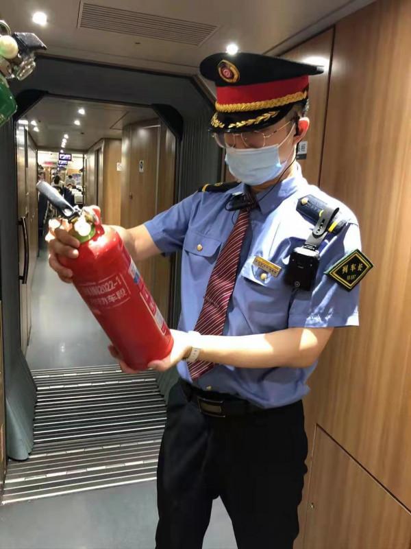 王嘉暉:牢記黨的歷史,把“人民鐵路為人民”的理念牢記心中 王嘉暉:牢記黨的歷史,把“人民鐵路為人民”的理念牢記心中