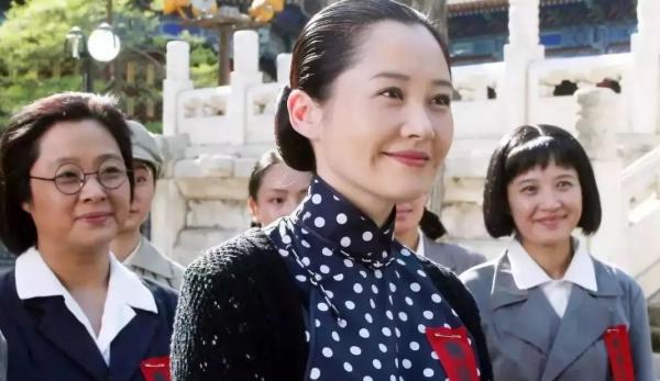 5位有梨渦的內地女星，笑起來俏麗無雙，不笑時眼角眉梢都是風情