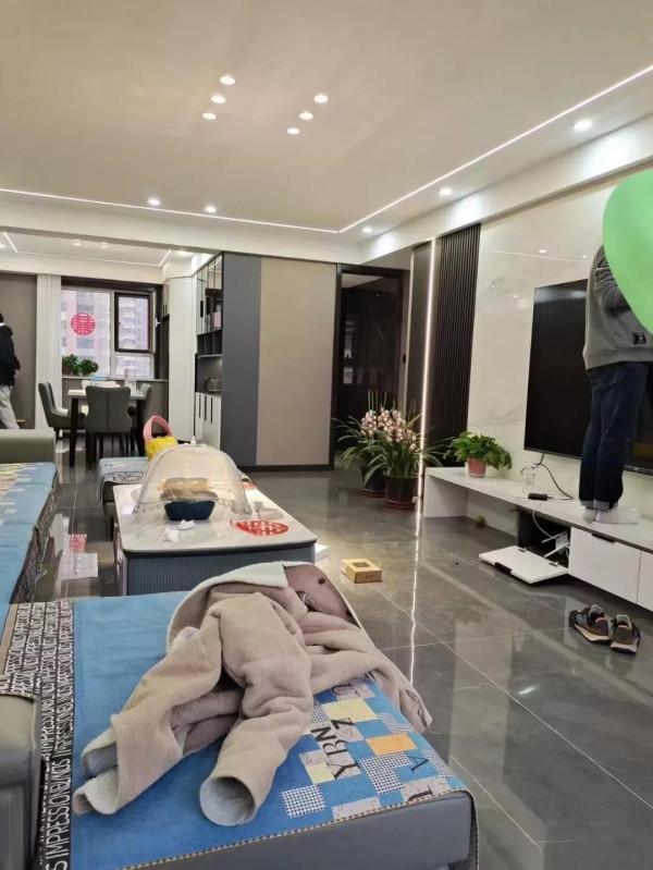 年前最後一家完美交房，客戶很滿意，過完年還有一套繼續裝