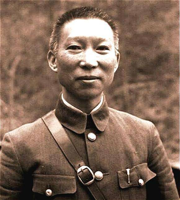 省主席和軍長只能選1個，他選擇當軍長，不料麾下師長都已被收買