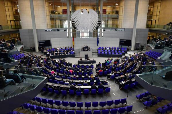 想吃中國飯砸中國碗，沒門！這次輪到中國封鎖，德政要吵成一片