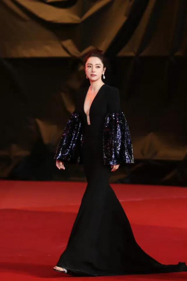 董璇中秋曬照姐妹合體,和佟麗婭一起參加北京國際電影節 董璇中秋曬照姐妹合體,和佟麗婭一起參加北京國際電影節