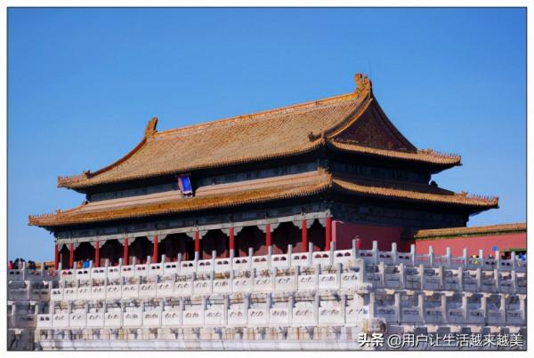 北京故宮是世界上現存規模最大、儲存最完整的木質結構古建築之一