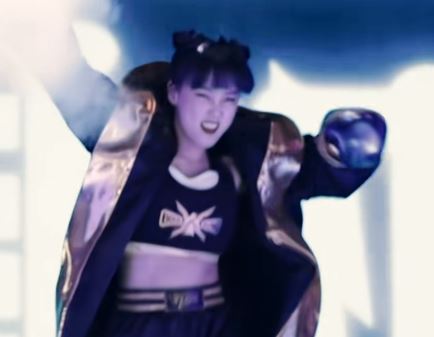 黃齡已經那麼有名氣了,何必出來捱打呢?還被打哭在拳臺上 黃齡已經那麼有名氣了,何必出來捱打呢?還被打哭在拳臺上