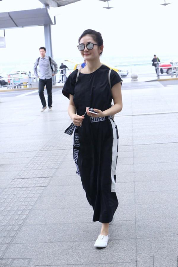 正經起來的謝娜真的美，西裝革履幹練大氣，成功擺脫“瘋癲娜”