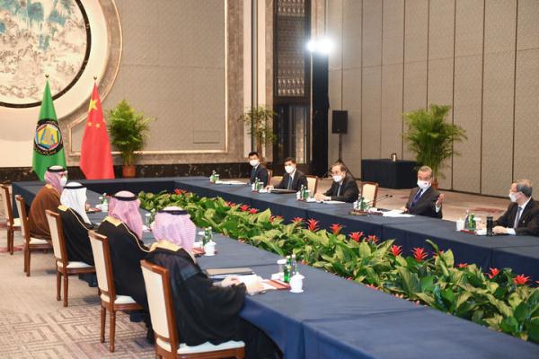 王毅會見海灣阿拉伯國家合作委員會秘書長納伊夫 王毅會見海灣阿拉伯國家合作委員會秘書長納伊夫