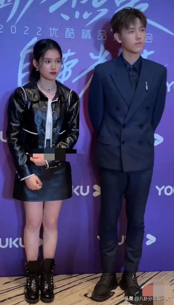 女星生圖比美:楊紫臉部僵硬,熱依扎髮際線感人,被熱巴驚到了 女星生圖比美:楊紫臉部僵硬,熱依扎髮際線感人,被熱巴驚到了