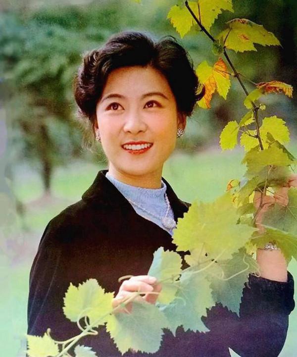 80年代頂流女星王馥荔,丈夫為娶她不懼被開除,如今過得怎樣了? 80年代頂流女星王馥荔,丈夫為娶她不懼被開除,如今過得怎樣了?