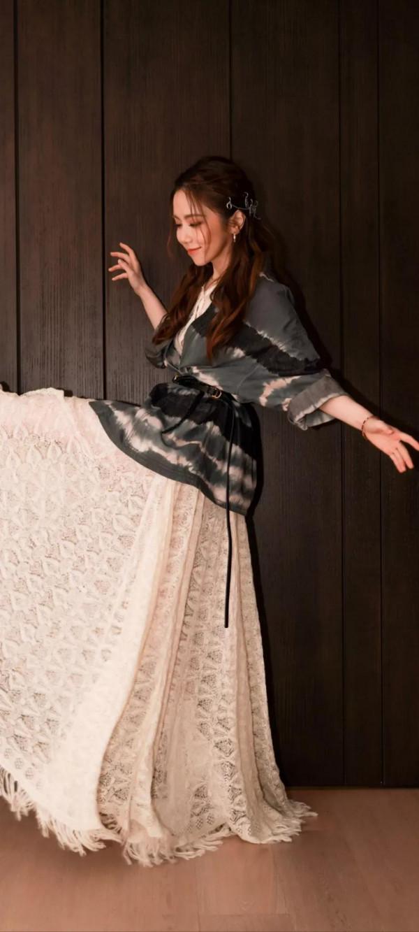 鄧紫棋桌布｜窈窕神女顏