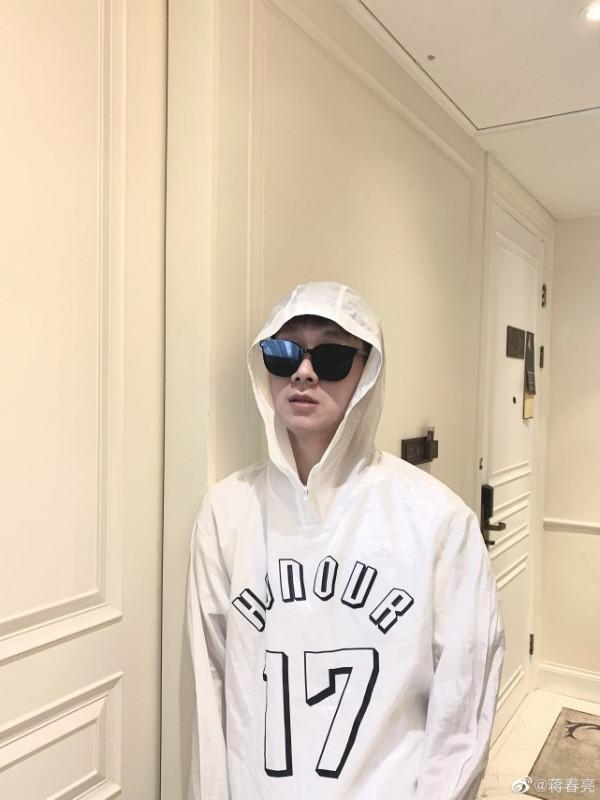 青年導演蔣春亮因病去世,導演陳嘉上發文哀悼 青年導演蔣春亮因病去世,導演陳嘉上發文哀悼