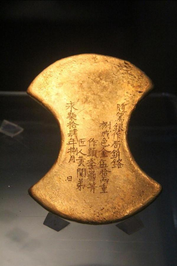 湖北發現梁莊王墓,出土200克拉藍寶石,竟沒有兩塊“金磚”珍貴 湖北發現梁莊王墓,出土200克拉藍寶石,竟沒有兩塊“金磚”珍貴