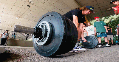 美國人健身水平有多高？人均硬拉100公斤...