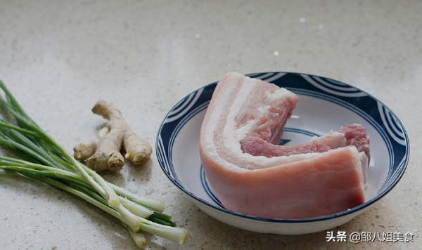 教你在家做白切肉，簡單易做，比醬牛肉都好吃，學會了過年做著吃