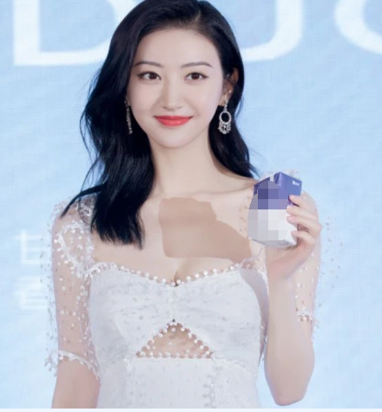 女明星發福之後的顏值有多可怕！趙露思臉像饅頭，劉亦菲滿臉油光