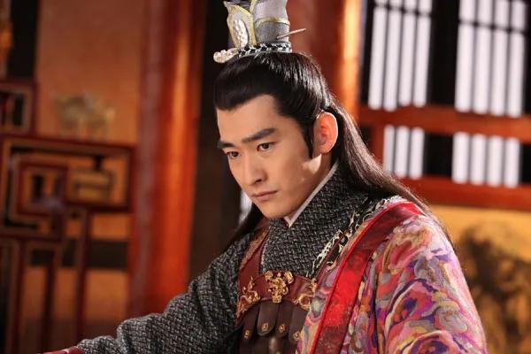 劉學義《夜色暗湧時》上演霸道總裁,還是不如在三界對味 劉學義《夜色暗湧時》上演霸道總裁,還是不如在三界對味