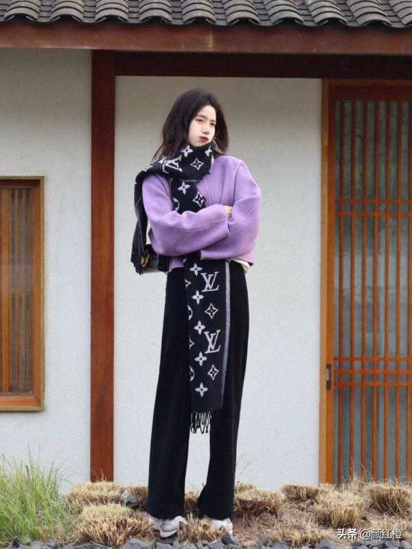 冬天一定要試一下黑+紫,簡約基礎又很神秘,出門輕易不會撞衫 冬天一定要試一下黑+紫,簡約基礎又很神秘,出門輕易不會撞衫