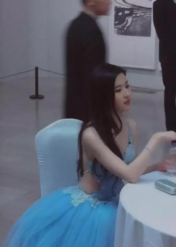 劉亦菲楊冪唐嫣，迪麗熱巴，趙麗穎，楊穎，倪妮劉詩詩85花誰更美