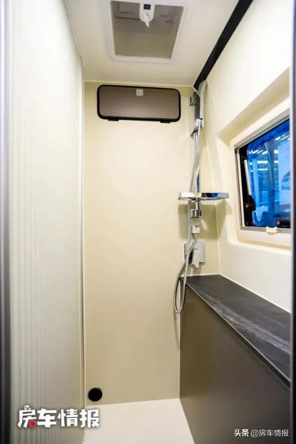 20萬出頭的V90房車,越野風格外觀開出去倍兒酷,適合年輕小夫妻 20萬出頭的V90房車,越野風格外觀開出去倍兒酷,適合年輕小夫妻