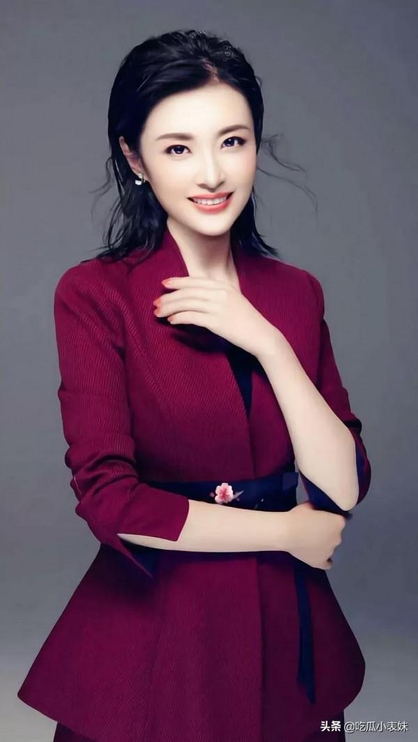 周濤，年過百半，風采依舊