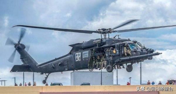 美軍直升機被炸成碎片，戰鬥在敘利亞爆發，美軍遭遇猛烈火力反擊