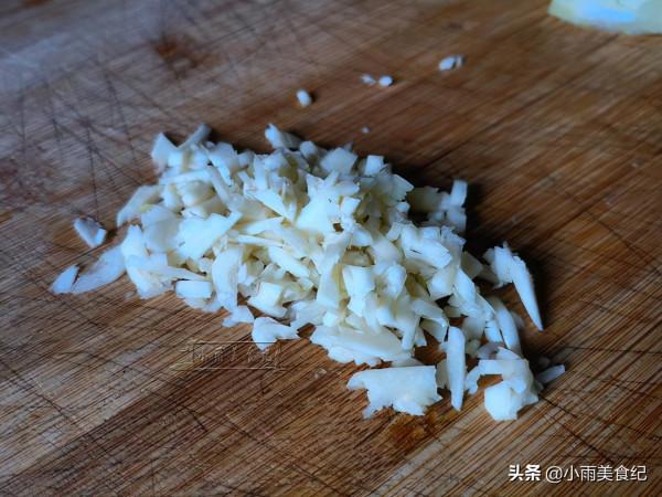 給中老年人的建議，冬天少吃肉多吃它，5塊炒一盤，營養又美味