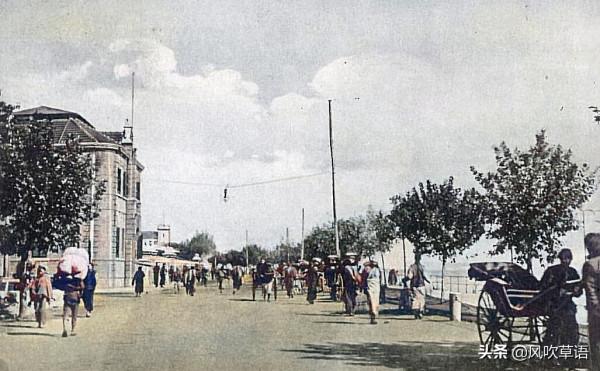 清末時期的武漢漢口，巨人高達兩米二八，街頭挑茶工絡繹不絕