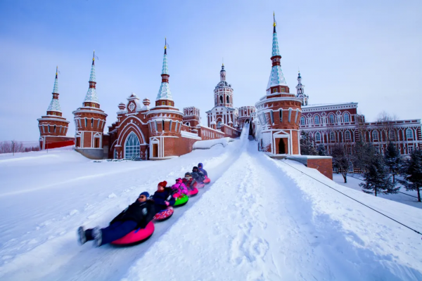 相約伏爾加莊園，體驗城堡滑雪，品俄式西餐，賞冰雪風光