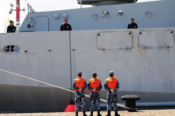 在我國軍艦駛入美屬經濟區之後,一直唯美國馬首是瞻的日本也“慫了” 在我國軍艦駛入美屬經濟區之後,一直唯美國馬首是瞻的日本也“慫了”