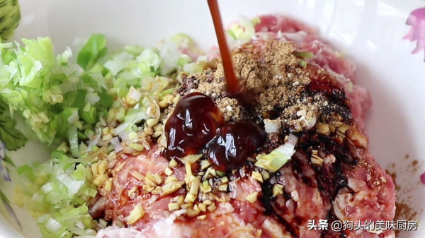 麵食像我這樣做，不揉麵不擀麵，省時省力，皮薄大餡，一口滿嘴香