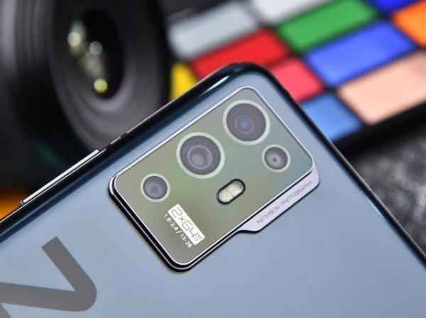 從3298元跌至2198元，6400萬四攝+55W，吳京代言的旗艦已一降再降