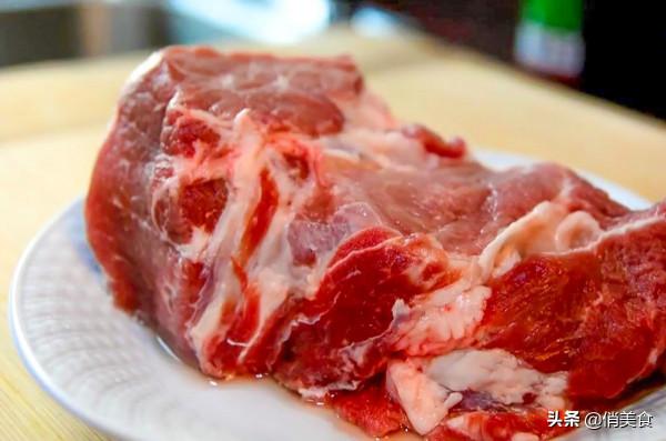 把五花肉直接放進電飯煲，不放一滴水，30分鐘出鍋，連肉渣都不剩