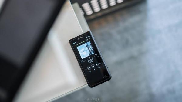 新款索尼金磚來了：機器變大了，音質也變強了？
