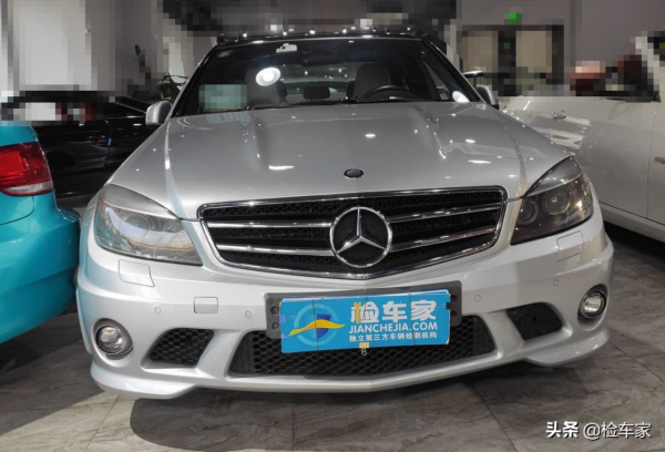 賓士大排量的絕唱！花22萬買輛11年的6.2L賓士C63香不香？