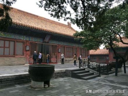 北京故宮是世界上現存規模最大、儲存最完整的木質結構古建築之一