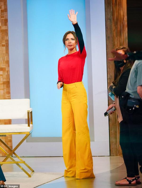 貝嫂也給弄成大厚唇了!外國觀眾看完節目狂呼:別再整了 貝嫂也給弄成大厚唇了!外國觀眾看完節目狂呼:別再整了