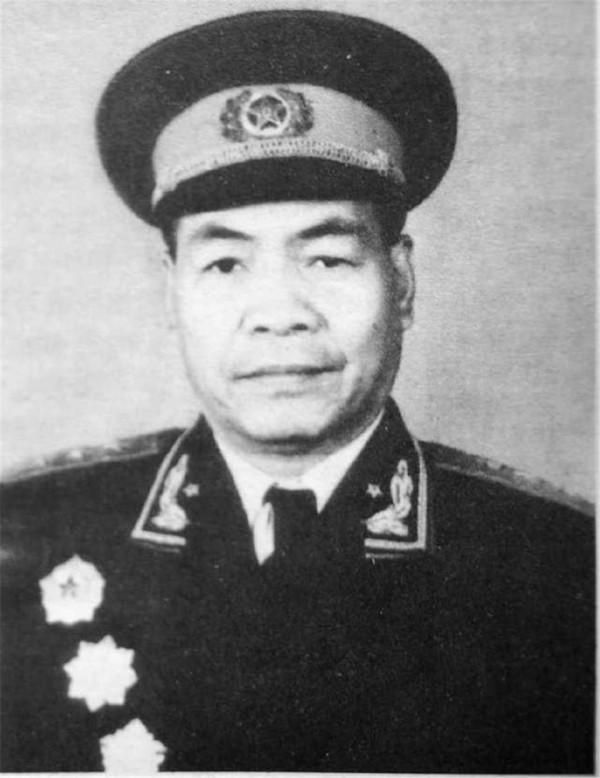 1949年毛主席從一野調走一人，為何彭德懷卻眉頭一皺，暗道不好？