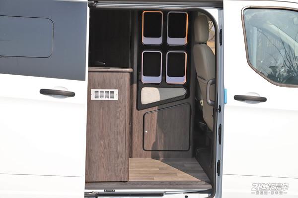 這幾款福特房車帶升頂功能，獨立衛浴和大水電配置，比寶馬3便宜