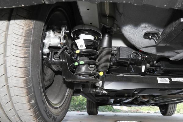 體驗起亞奕跑，小型SUV，外觀個性，搭載1.4L發動機