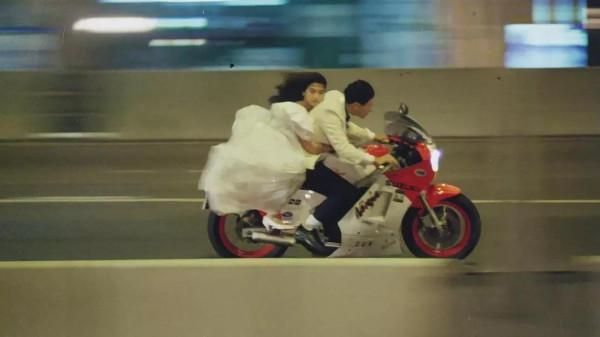 從《天若有情》到“炸街黨”再到“殺馬特”