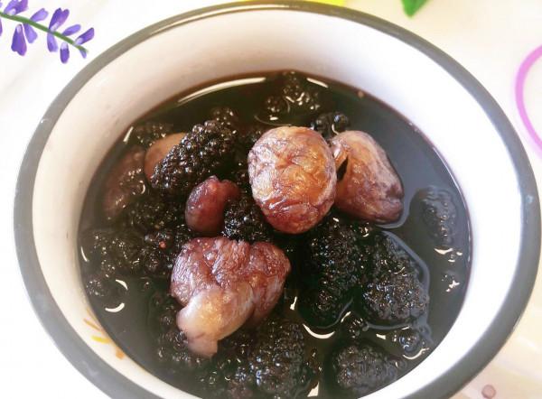 女人30歲以後，這4菜3果要多吃，富含“花青素”，常吃面板顯年輕