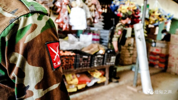 緬北貴慨街頭一幕：啤酒、牛奶一律倒掉！香菸、咖啡現場泡