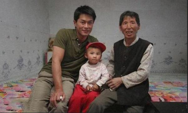 捐建百所學校，如今校內雜草叢生，古天樂慈善的背後沒有那麼簡單