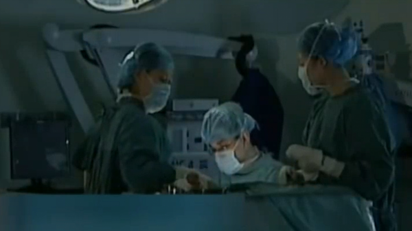 有人長六根手指，有人長兩顆腦袋，但你聽過人的頭上可以長貝殼嗎