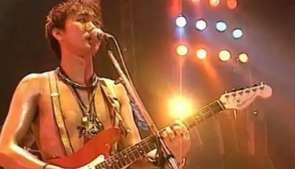 黃家駒：我喜歡你，喜歡你那動人的雙眼，迷人的笑聲