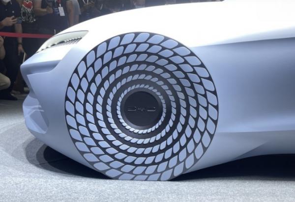 比亞迪又放大招了，戳中行業“四大痛點”，會是下一個王炸嗎？