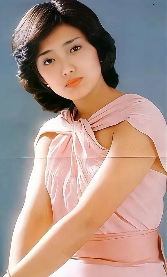 為愛隱退的日本熒幕女神山口百惠