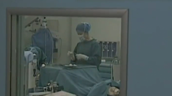 有人長六根手指，有人長兩顆腦袋，但你聽過人的頭上可以長貝殼嗎